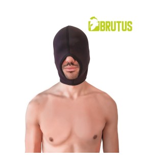 Homme portant une cagoule BDSM Brutus Face Fucker en néoprène noir avec ouverture pour le sexe oral