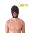 Homme portant une cagoule BDSM Brutus Face Fucker en néoprène noir avec ouverture pour le sexe oral